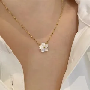 Minimalist White Shell Flower Necklace