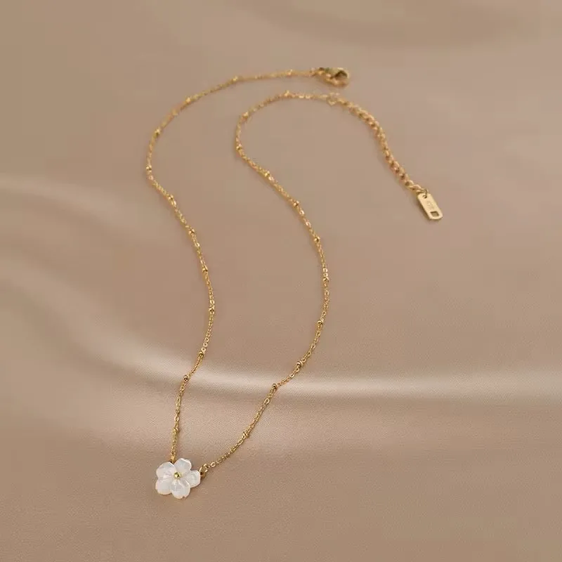 Minimalist White Shell Flower Necklace